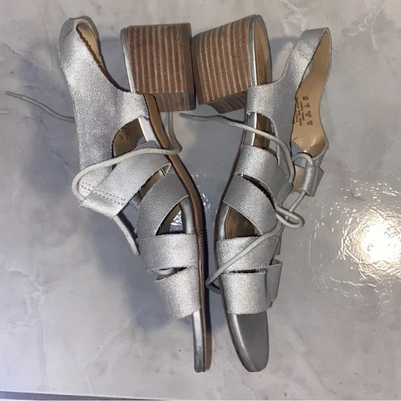 Silver low heels - Picture 2 of 5